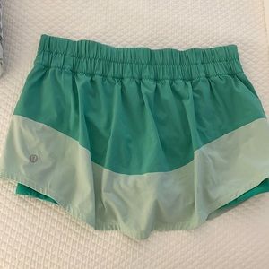 Lululemon green skirt